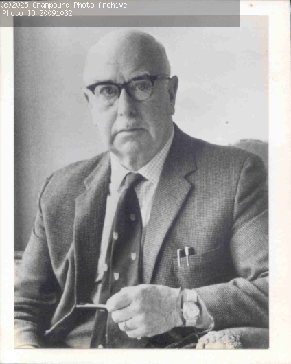 Picture of Dr Stewart