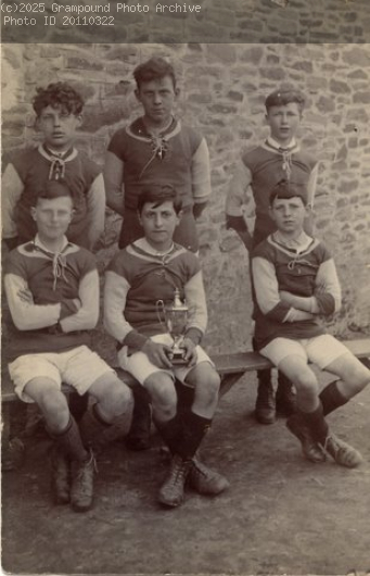 Picture of Frank Spry and cross country team