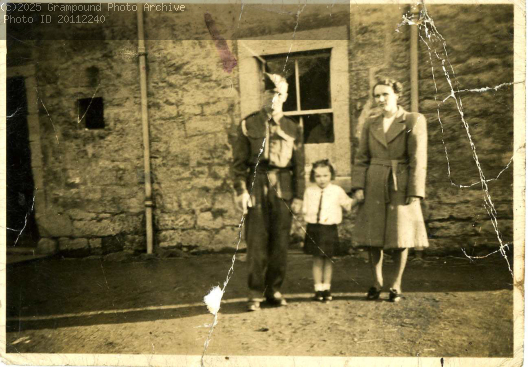Picture of Joan Mannell and her Parents
