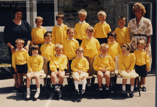 Picture of Grampound school photo  infants 1992