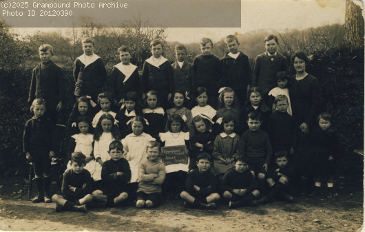 Picture of Grampound School junior group 1916 or 1917